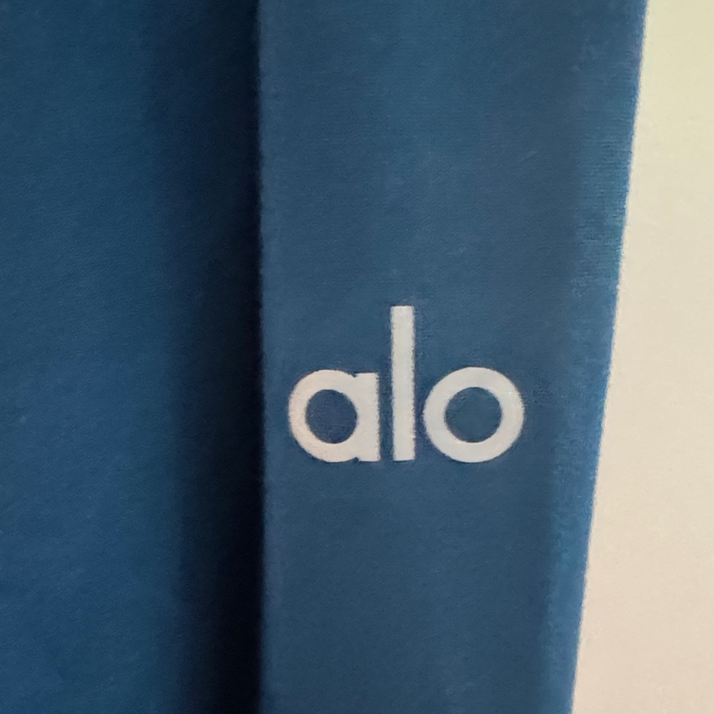 Men’s Conquer ALO Yoga Teal Hoodie NWOT - Picture 2 of 9